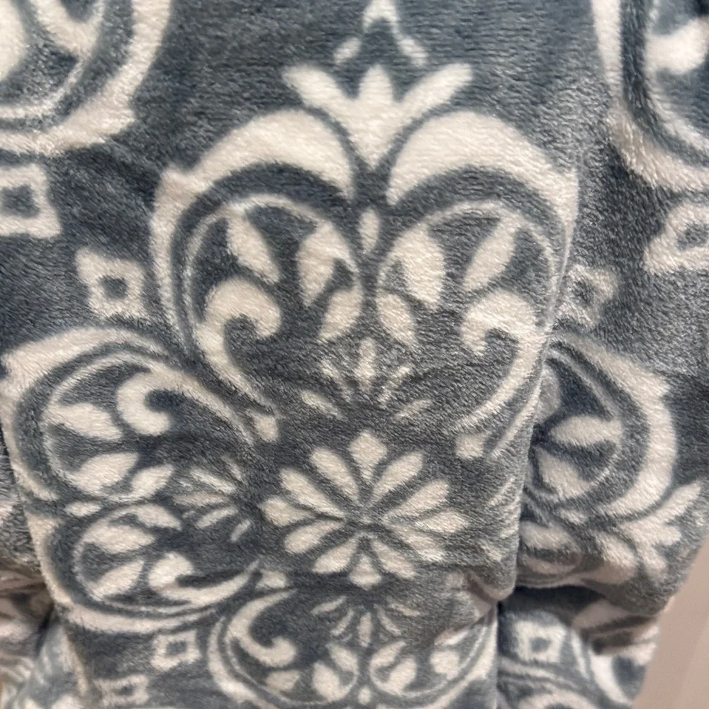 NWT- Premium Throw Blanket - Blue Gray and White
